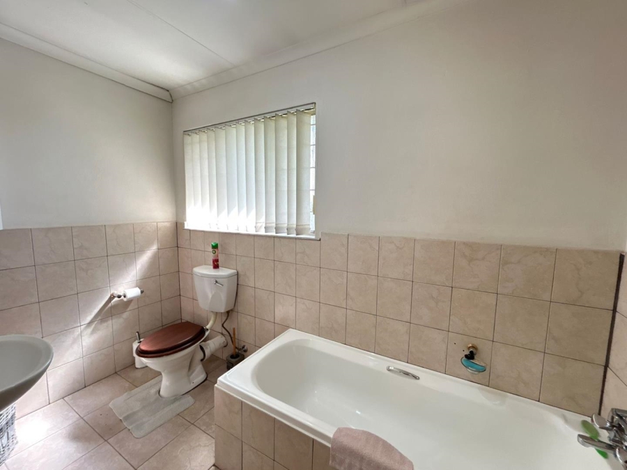 4 Bedroom Property for Sale in Beyerspark Gauteng