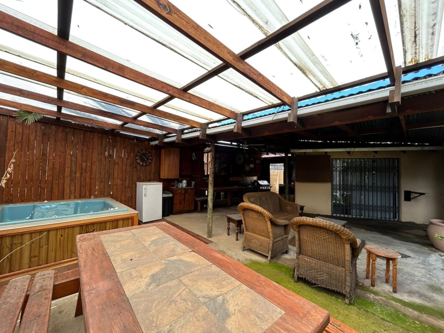 4 Bedroom Property for Sale in Beyerspark Gauteng