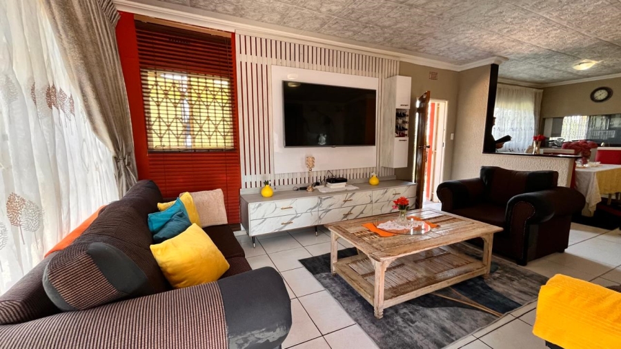 4 Bedroom Property for Sale in Discovery Gauteng