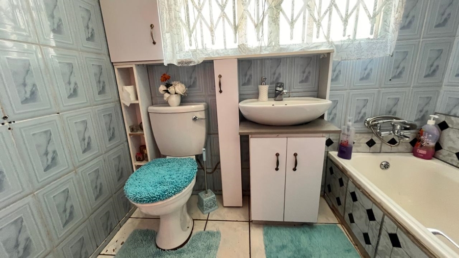 4 Bedroom Property for Sale in Discovery Gauteng