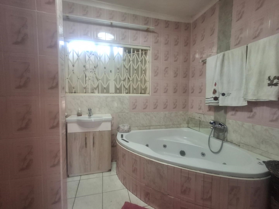 4 Bedroom Property for Sale in Discovery Gauteng
