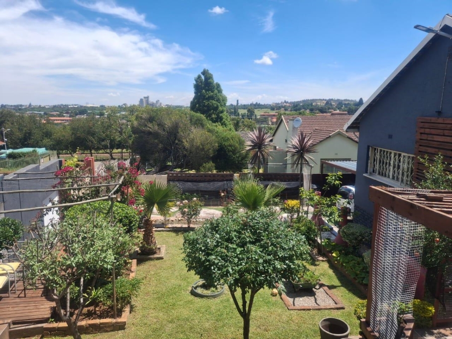 4 Bedroom Property for Sale in Discovery Gauteng