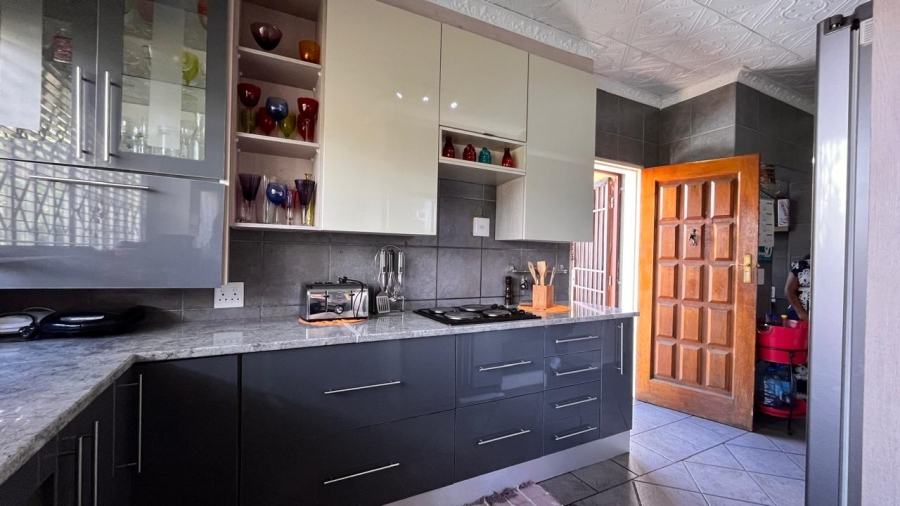 4 Bedroom Property for Sale in Discovery Gauteng