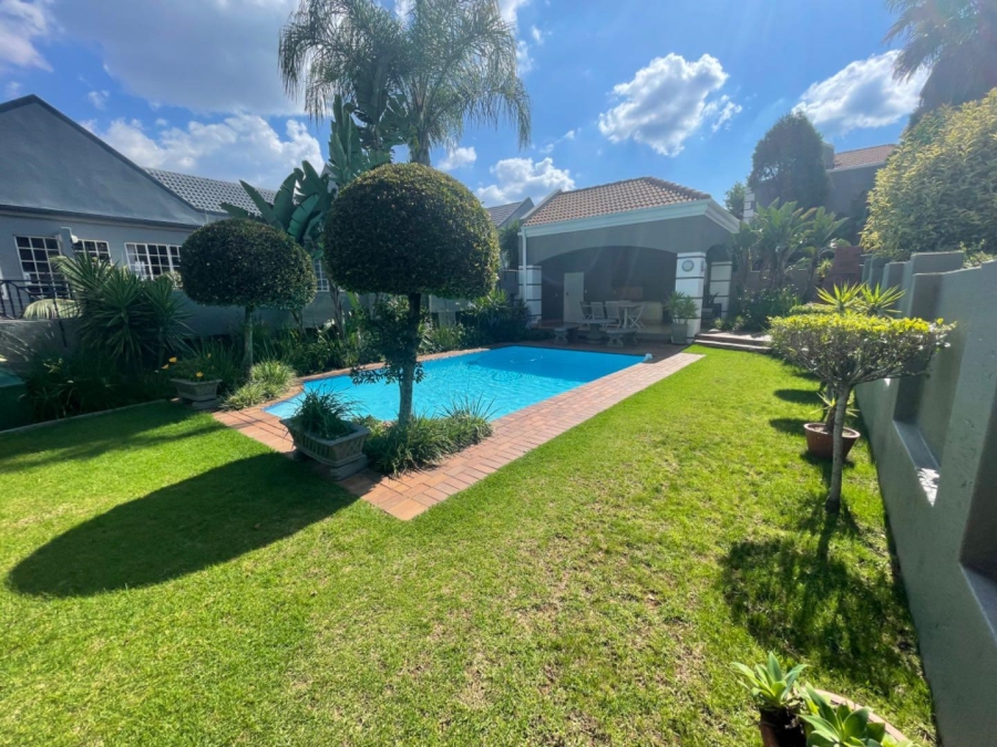 To Let 1 Bedroom Property for Rent in Melrose North Gauteng