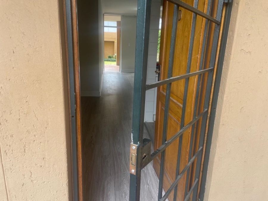 To Let 1 Bedroom Property for Rent in Riviera Gauteng