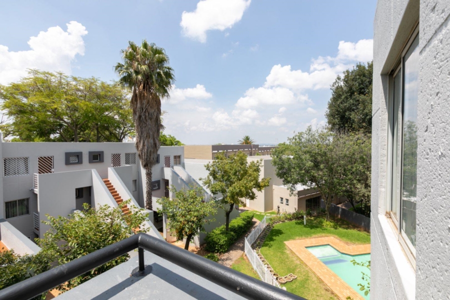 To Let 2 Bedroom Property for Rent in Sandown Gauteng