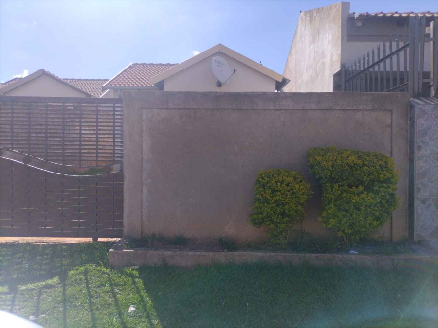 2 Bedroom Property for Sale in Fleurhof Gauteng
