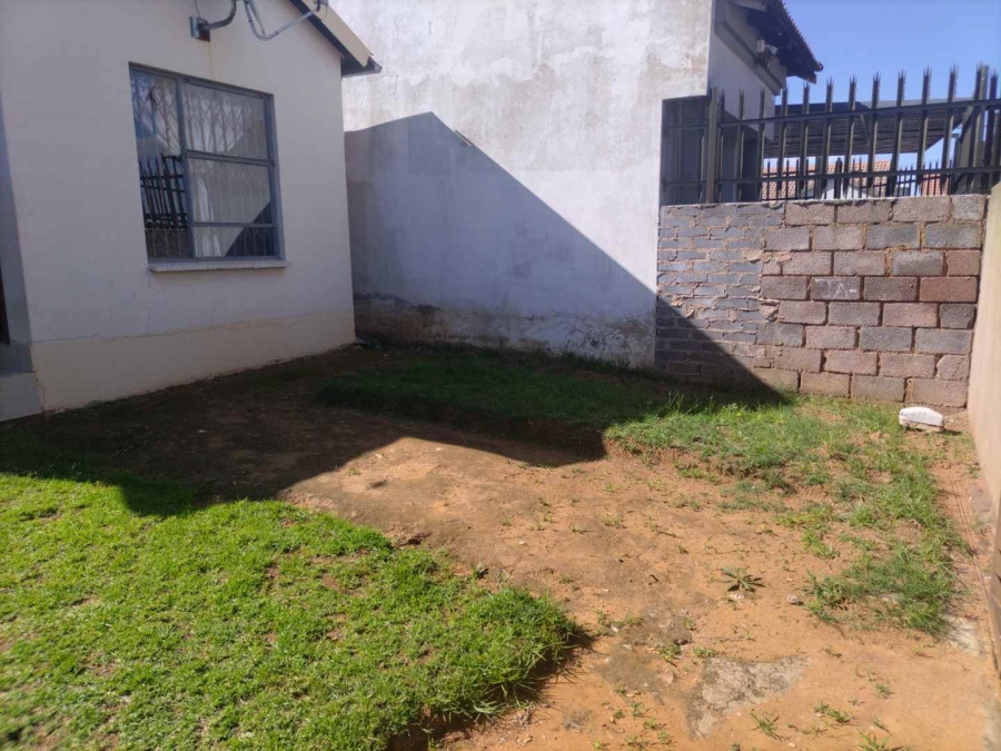 2 Bedroom Property for Sale in Fleurhof Gauteng