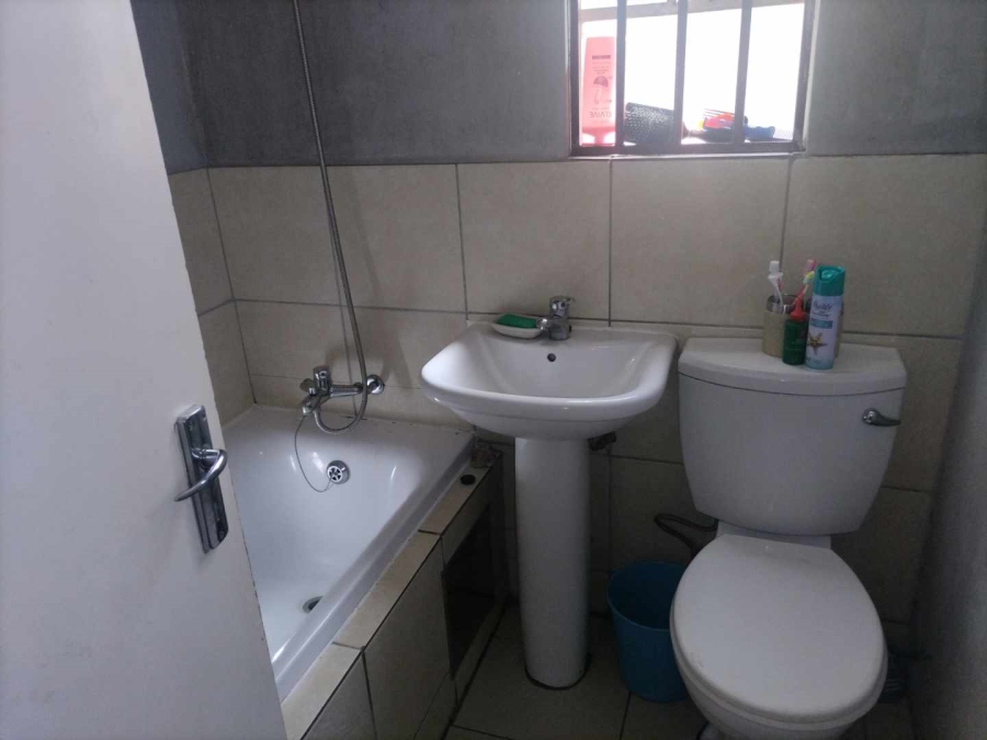 2 Bedroom Property for Sale in Fleurhof Gauteng