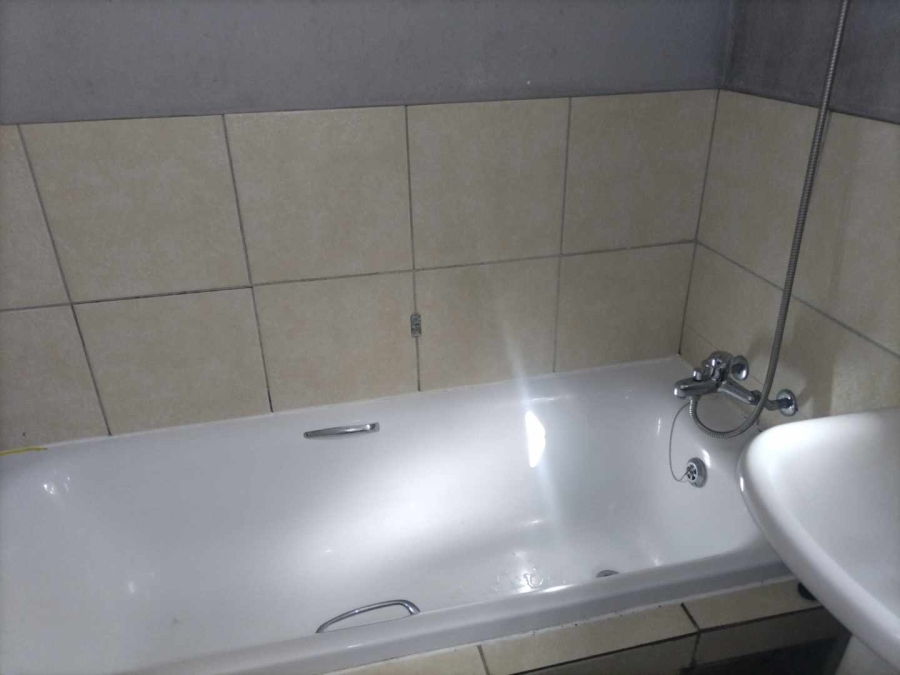 2 Bedroom Property for Sale in Fleurhof Gauteng