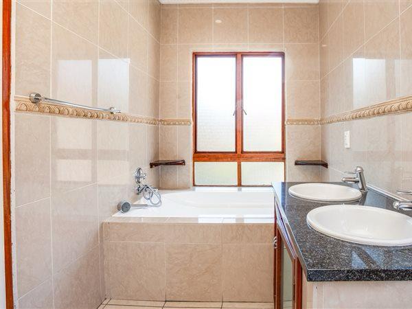 To Let 4 Bedroom Property for Rent in Fourways Gauteng