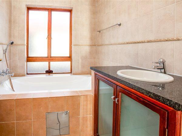 To Let 4 Bedroom Property for Rent in Fourways Gauteng