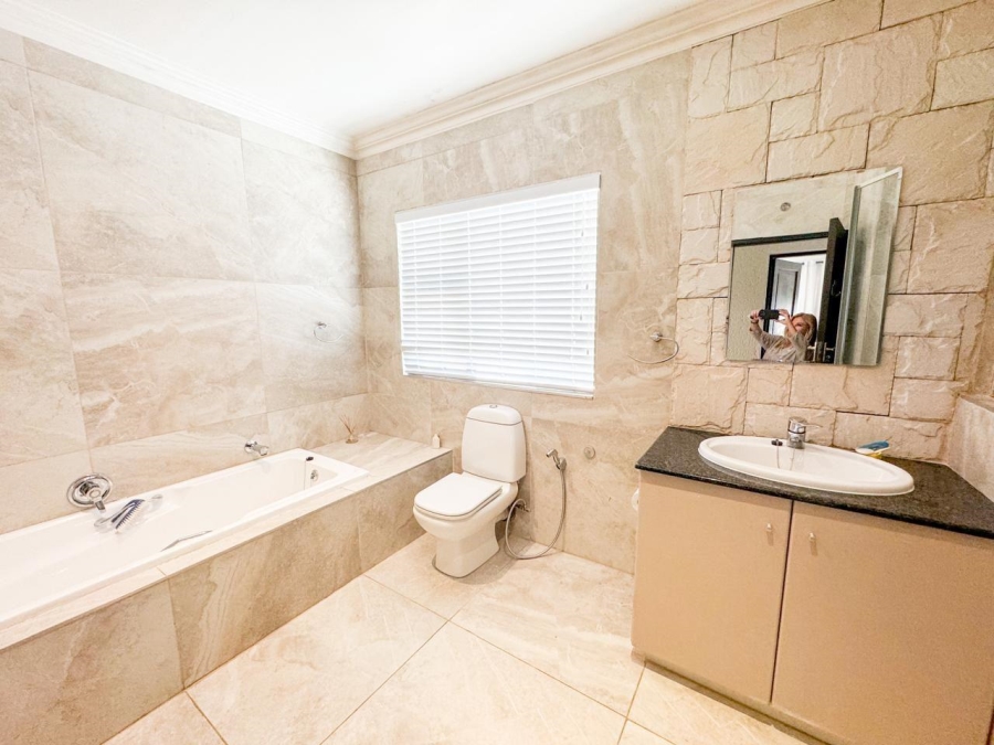 To Let 5 Bedroom Property for Rent in Dainfern Golf Estate Gauteng