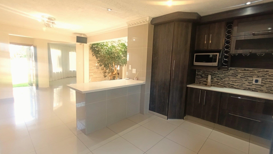 3 Bedroom Property for Sale in Noordwyk Gauteng