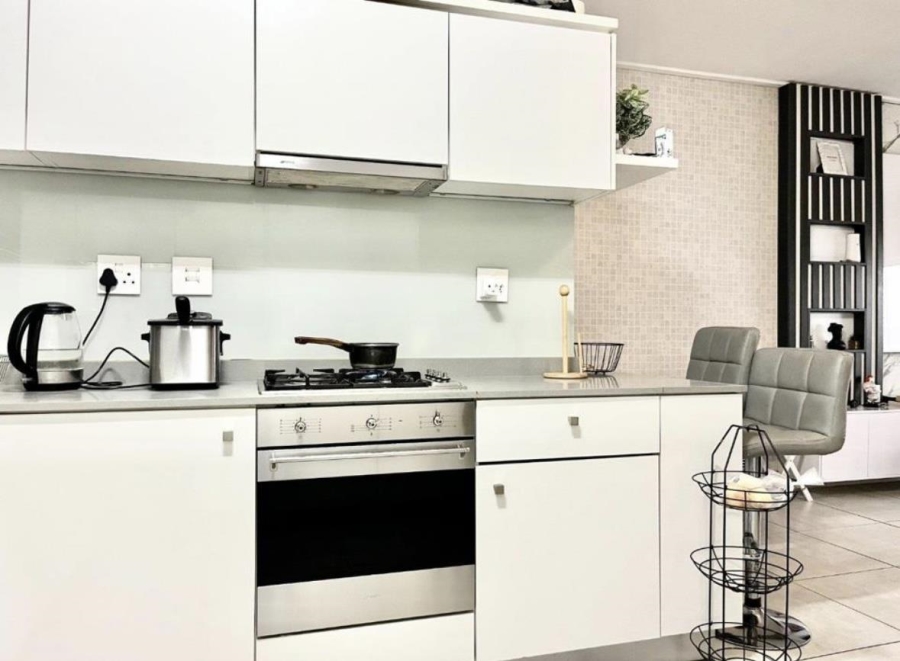 To Let 2 Bedroom Property for Rent in Waterfall Gauteng