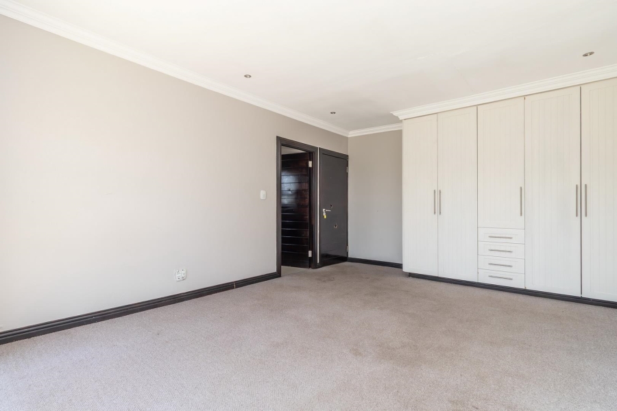 4 Bedroom Property for Sale in Knoppieslaagte Gauteng