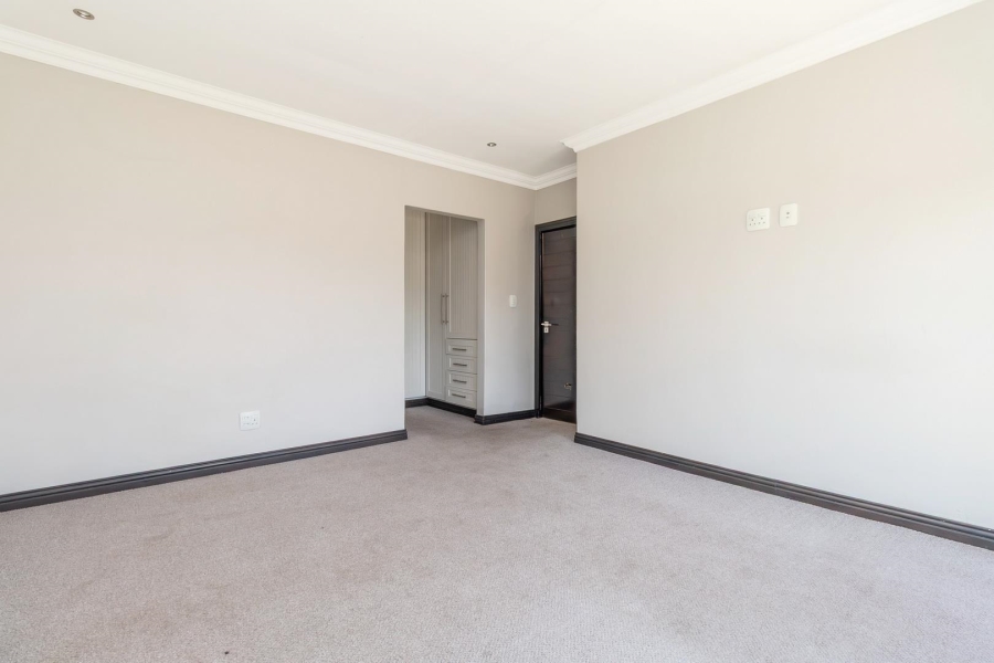 4 Bedroom Property for Sale in Knoppieslaagte Gauteng