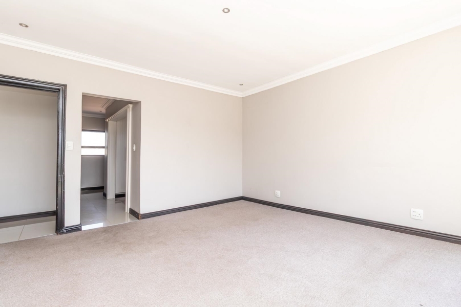 4 Bedroom Property for Sale in Knoppieslaagte Gauteng