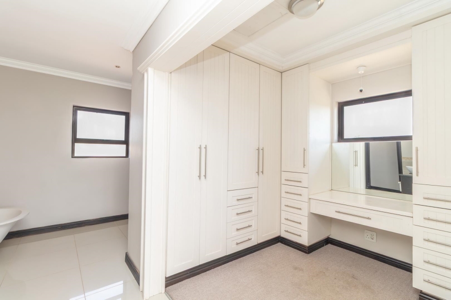 4 Bedroom Property for Sale in Knoppieslaagte Gauteng