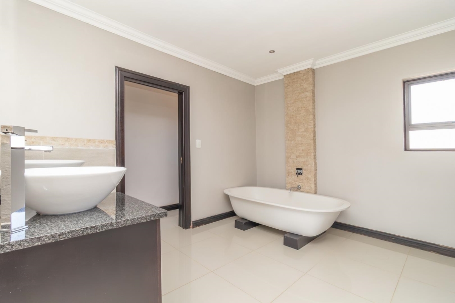 4 Bedroom Property for Sale in Knoppieslaagte Gauteng