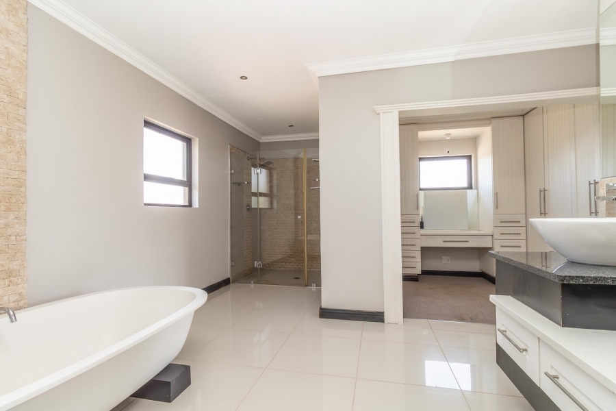 4 Bedroom Property for Sale in Knoppieslaagte Gauteng