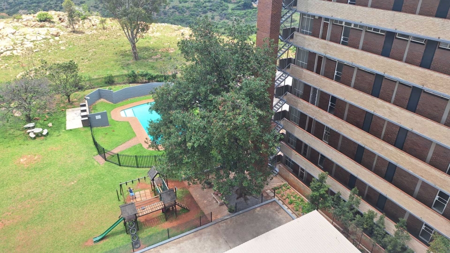 2 Bedroom Property for Sale in Constantia Kloof Gauteng