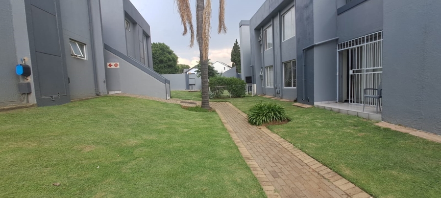 2 Bedroom Property for Sale in Mulbarton Gauteng