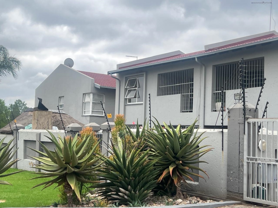 2 Bedroom Property for Sale in Raceview Gauteng