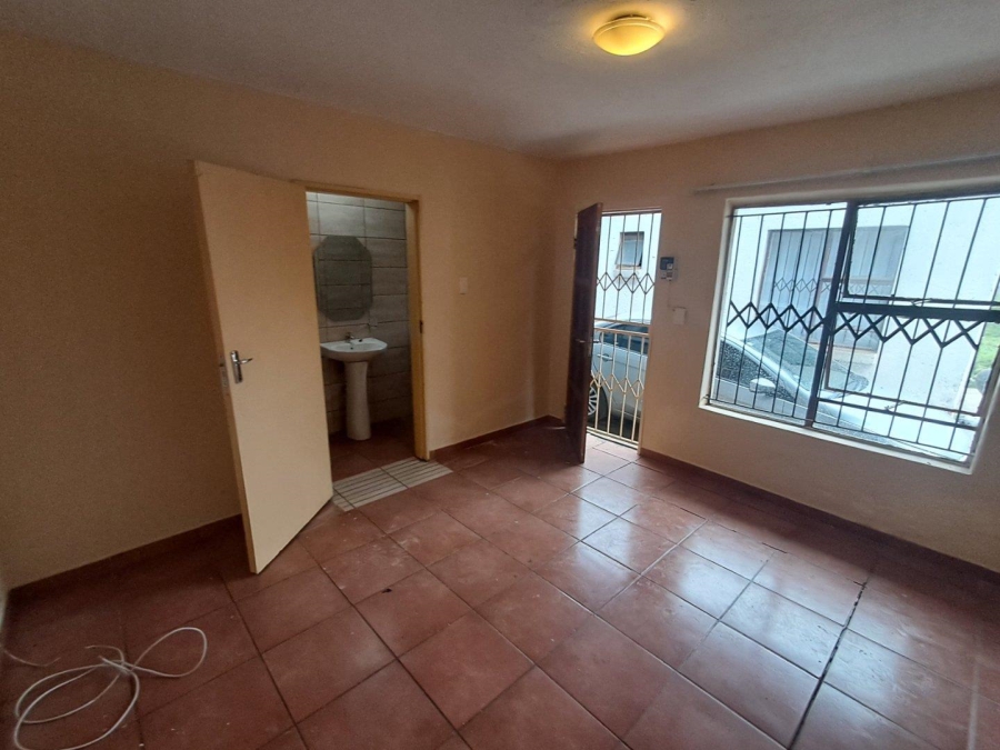 10 Bedroom Property for Sale in Olievenhoutbosch Gauteng