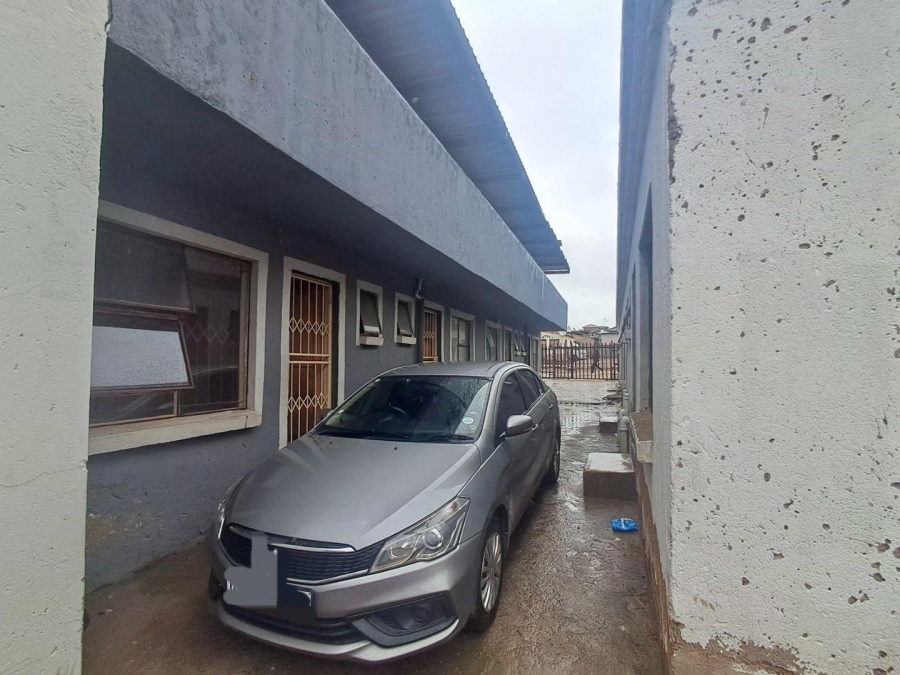 10 Bedroom Property for Sale in Olievenhoutbosch Gauteng