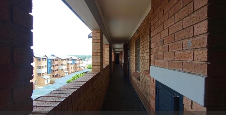 2 Bedroom Property for Sale in Olievenhoutbosch Gauteng