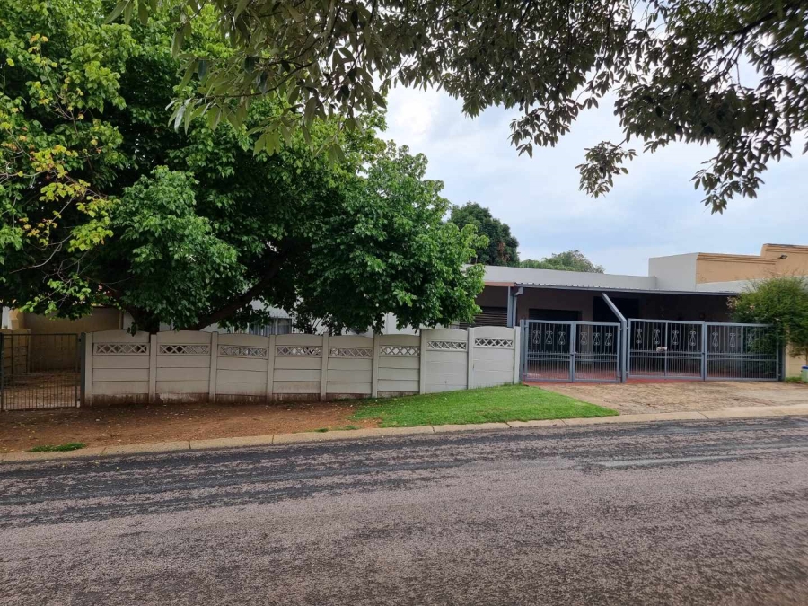 4 Bedroom Property for Sale in Verwoerdpark Gauteng