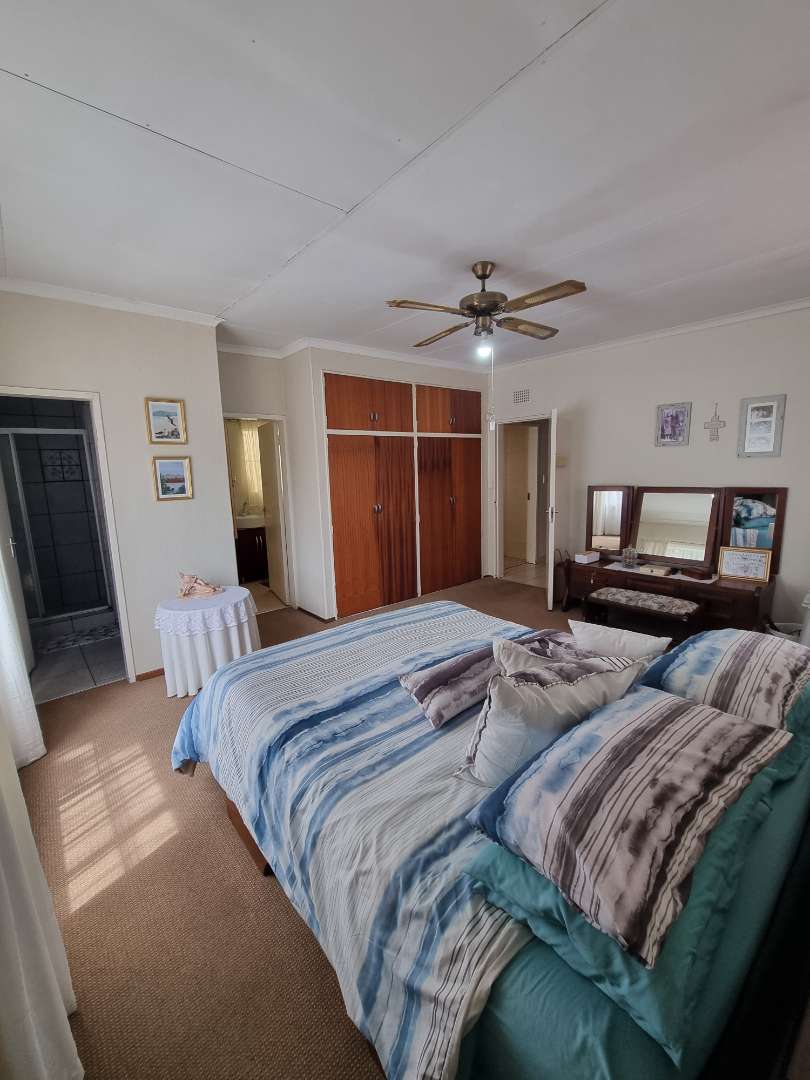 4 Bedroom Property for Sale in Verwoerdpark Gauteng