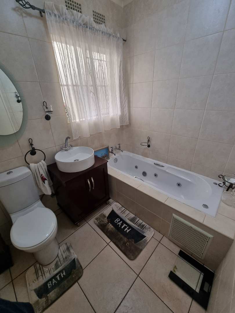 4 Bedroom Property for Sale in Verwoerdpark Gauteng