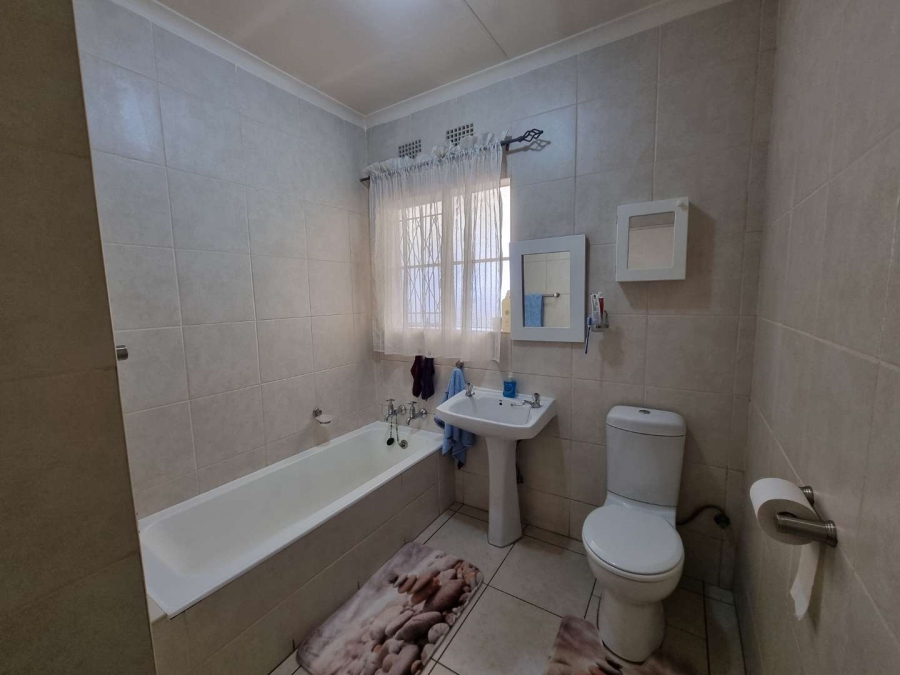 4 Bedroom Property for Sale in Verwoerdpark Gauteng