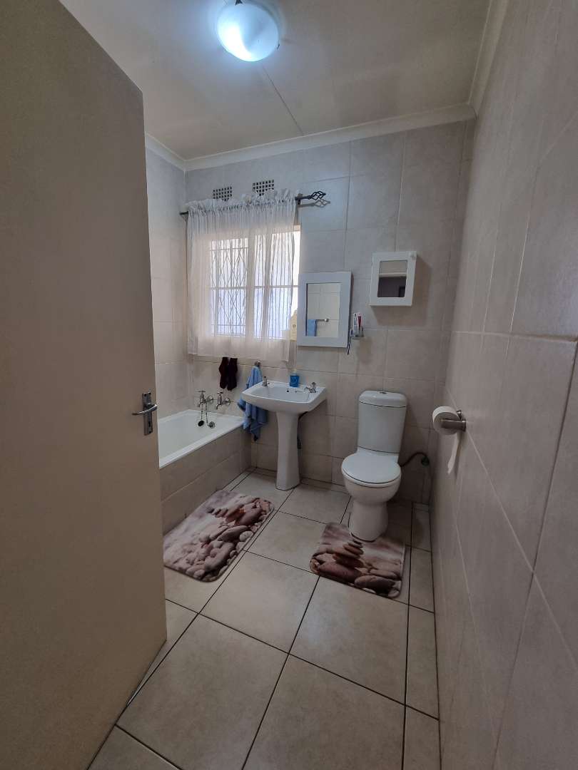 4 Bedroom Property for Sale in Verwoerdpark Gauteng