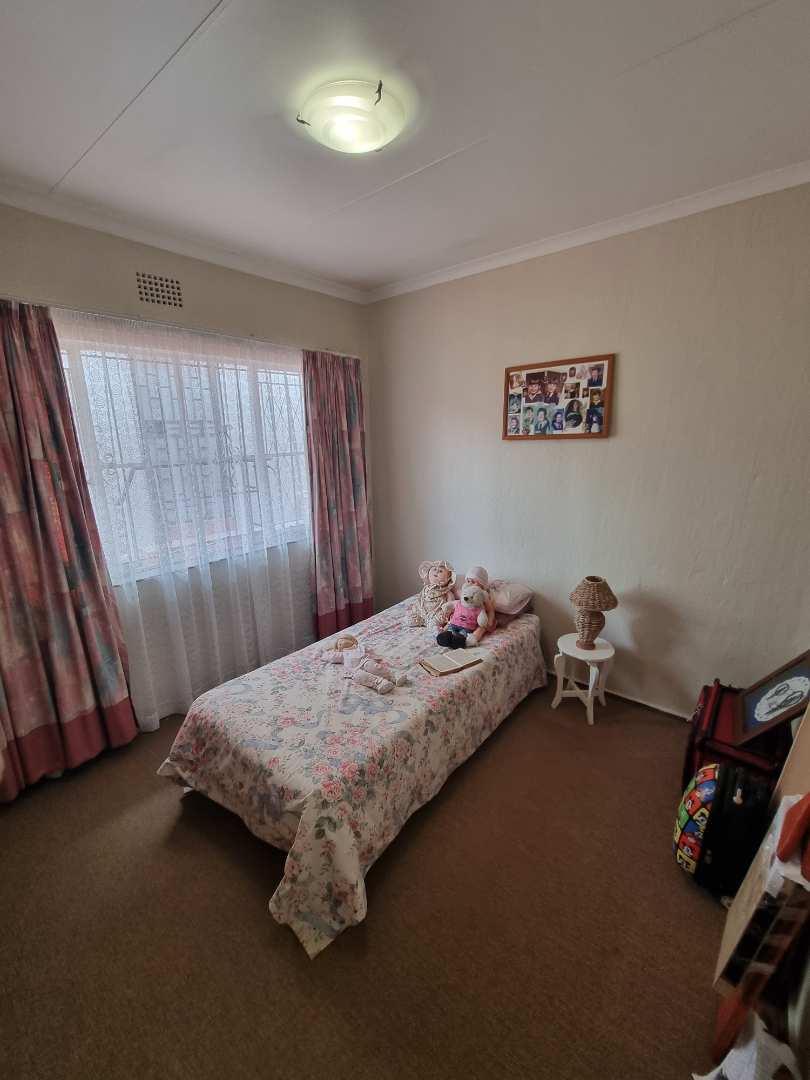 4 Bedroom Property for Sale in Verwoerdpark Gauteng