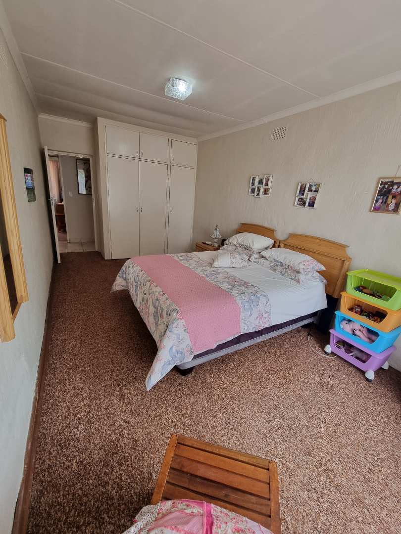 4 Bedroom Property for Sale in Verwoerdpark Gauteng