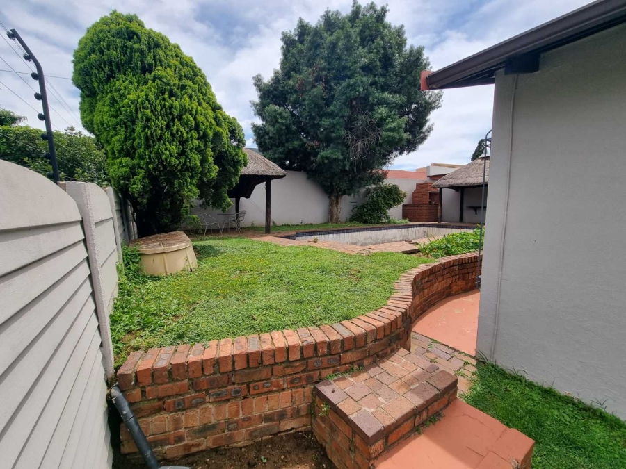4 Bedroom Property for Sale in Verwoerdpark Gauteng