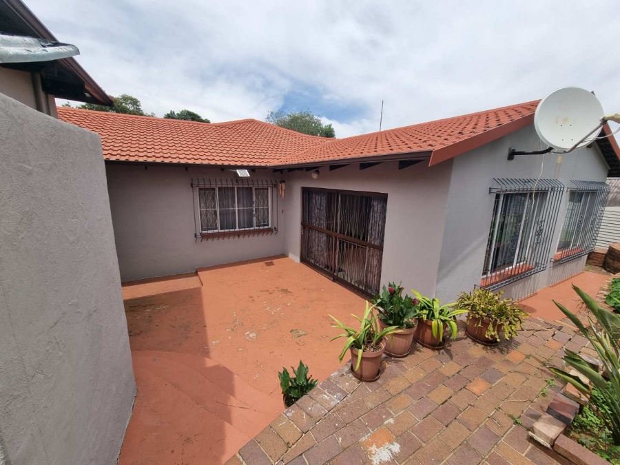 4 Bedroom Property for Sale in Verwoerdpark Gauteng