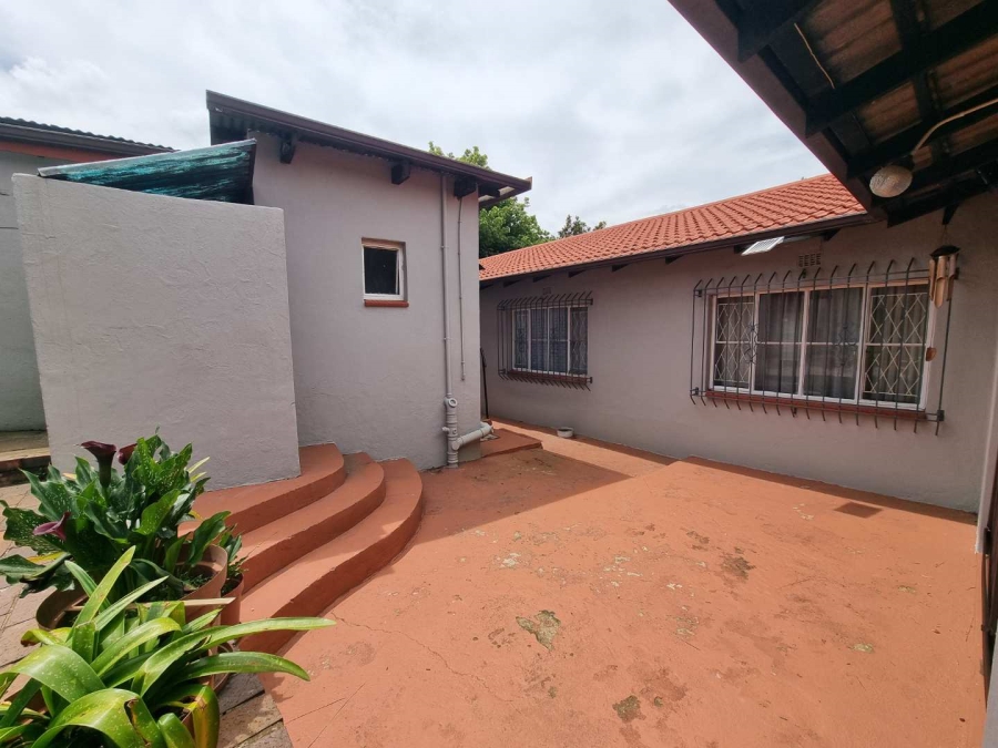 4 Bedroom Property for Sale in Verwoerdpark Gauteng