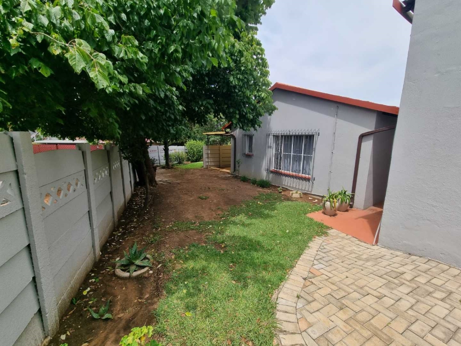4 Bedroom Property for Sale in Verwoerdpark Gauteng