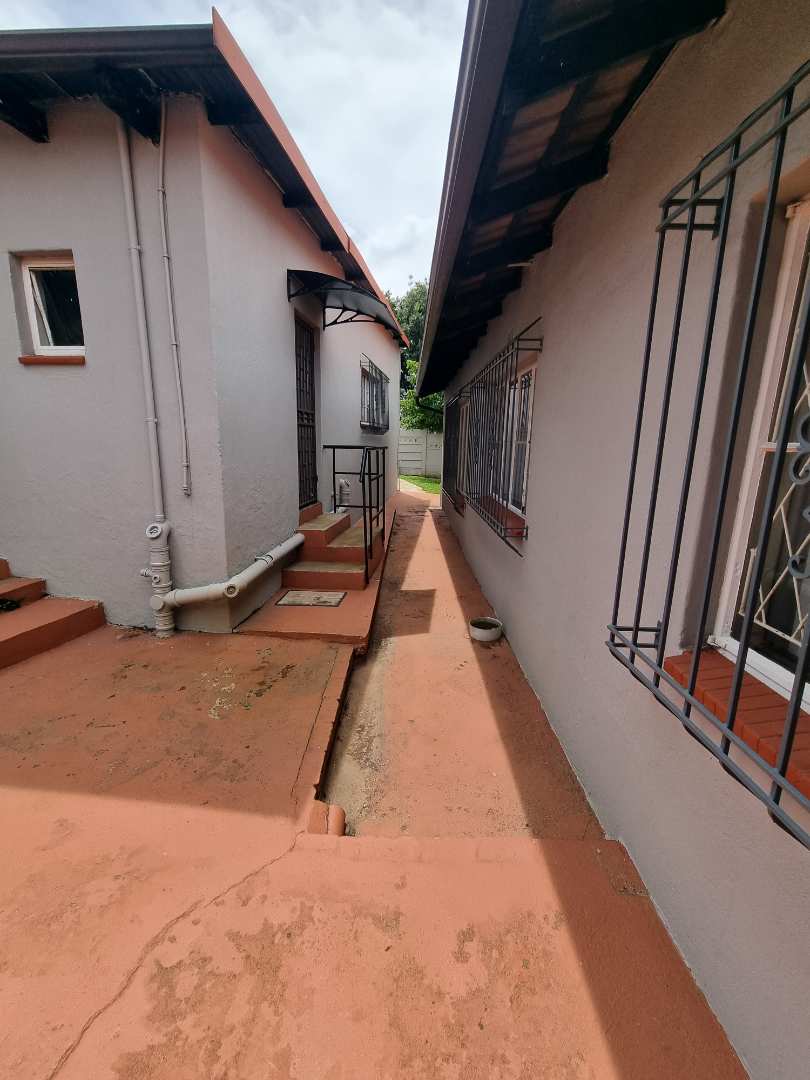 4 Bedroom Property for Sale in Verwoerdpark Gauteng