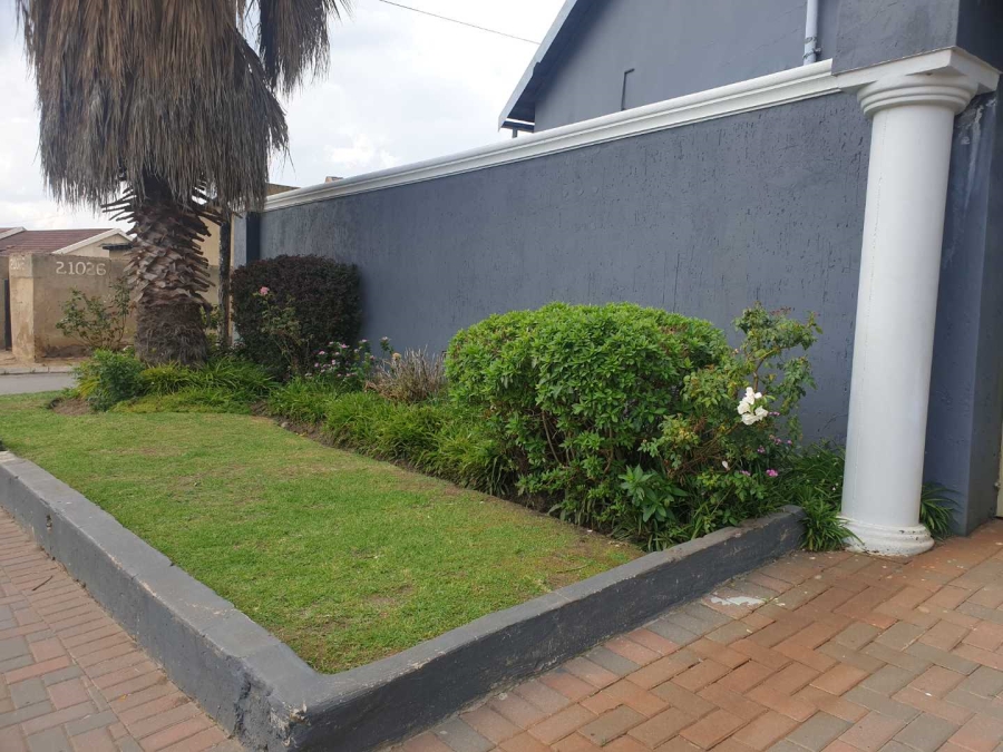 4 Bedroom Property for Sale in Diepkloof Gauteng