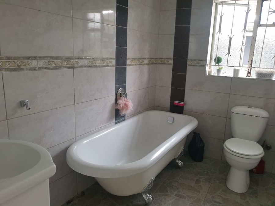 4 Bedroom Property for Sale in Diepkloof Gauteng