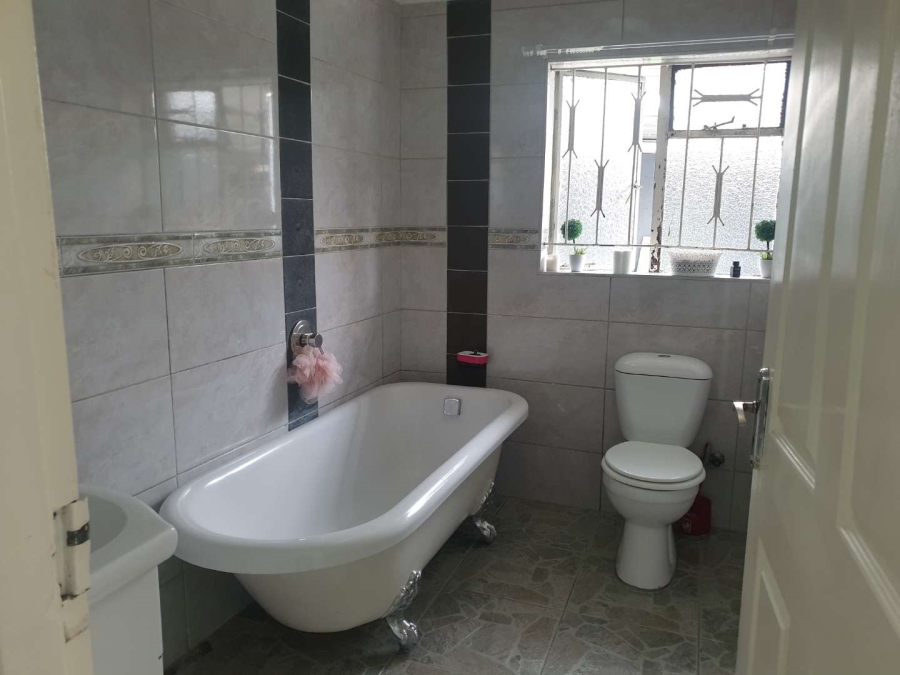 4 Bedroom Property for Sale in Diepkloof Gauteng