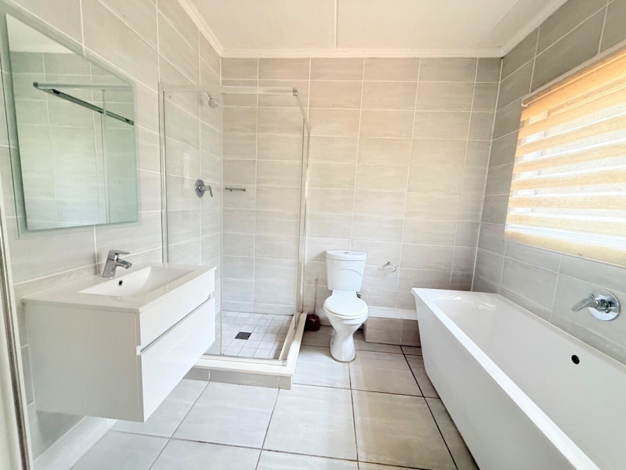 3 Bedroom Property for Sale in Waterfall Gauteng