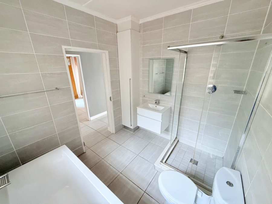 3 Bedroom Property for Sale in Waterfall Gauteng