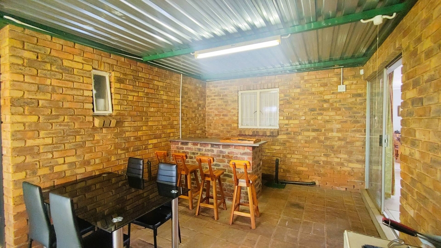 3 Bedroom Property for Sale in Zwartkop Gauteng