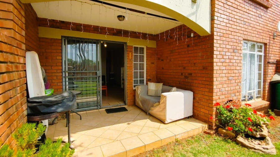 2 Bedroom Property for Sale in Mooikloof Gauteng